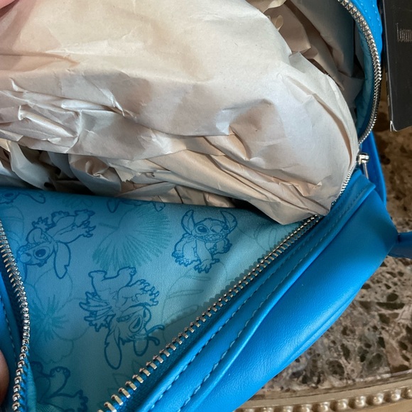 💕Disney Loungefly Blue STITCH Backpack - Picture 6 of 7